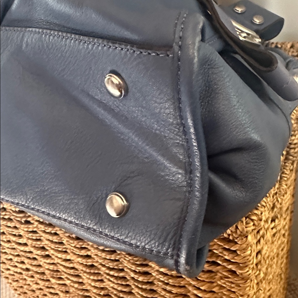 B. Makowsky cornflower Blue genuine Leather shoulder pockets silver animal purse - Picture 10 of 15